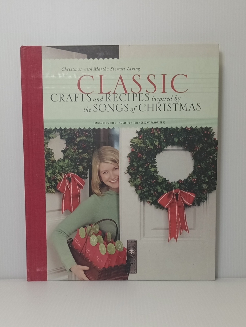 Martha Stewart Classic Crafts & Recipes Inspired by the Songs of Christmas - Red